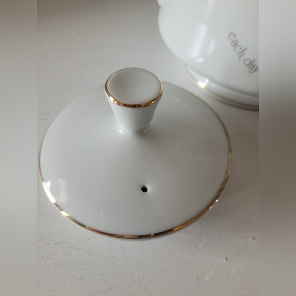 Holly Hobbie Porcelain "RARE" Coffee or Tea Pot - Picture 12 of 14